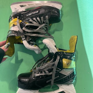 Used Junior Bauer Supreme 3S Hockey Skates | Size 3.5