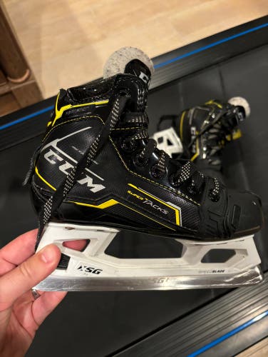 Used Junior CCM Size 1.5 Super Tacks 9380 Hockey Goalie Skates