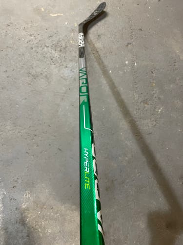 Senior Bauer Right Handed P28 Vapor Hyperlite Hockey Stick