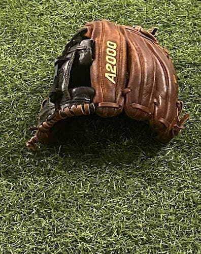 Used  Infield 11.5" A2000 Baseball Glove