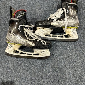 Used Senior Bauer  8.5 Vapor Hyperlite Hockey Skates