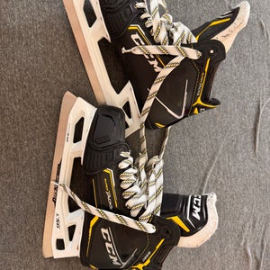 Used CCM 6 Super Tacks Hockey Skates