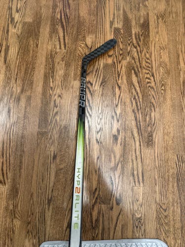 Used Youth Bauer Right Handed P28  Vapor Hyperlite 2 Hockey Stick