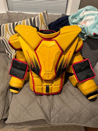 Used Large Bauer Hyperlite 2 Goalie Chest Protector