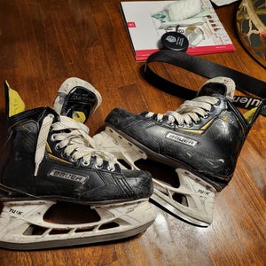 Used Intermediate Bauer Supreme S29 Hockey Skates Regular Width 6.5