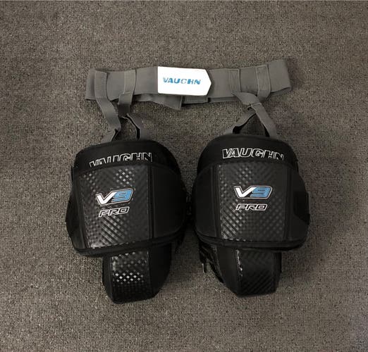 Pro Stock Vaughn V9 Pro Goalie Knee Pads With Garter Belt Large
