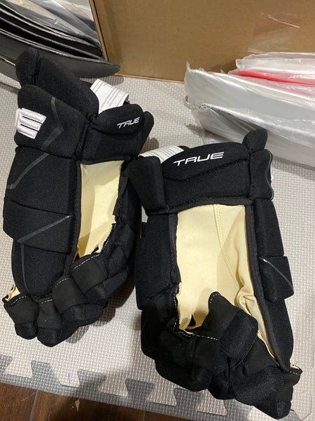 New True Catalyst 9x Gloves 15” Boston Brazeau