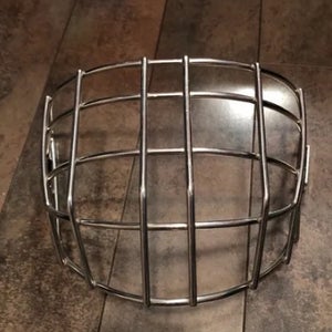 Used Senior Bauer 960 Goalie Mask