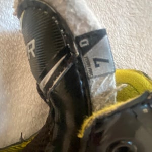 Used Senior Bauer Supreme 3S Hockey Skates Regular Width 7