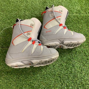Used Size 5.5 (Women's 6.5) Women's Burton Moto Snowboard Boots Medium Flex All Mountain