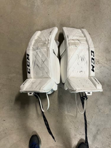 Used 32" CCM Extreme Flex 5.9 Goalie Leg Pads
