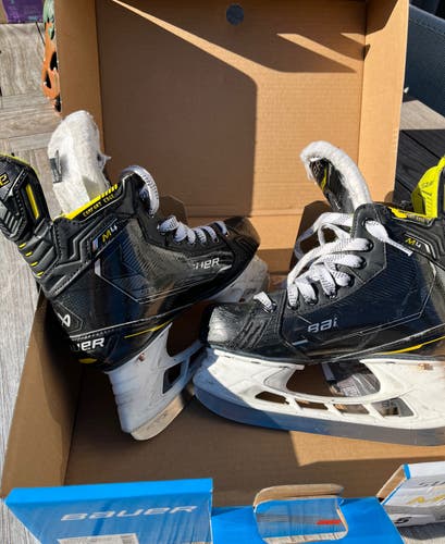 Used Junior Bauer Supreme M3 Hockey Skates Regular Width Size 4