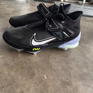 Nike Men's Force Zoom Trout 8 Elite Metal Baseball Cleats