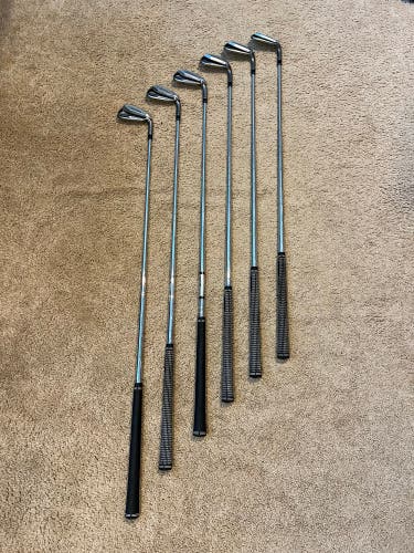 Used Men's TaylorMade Right Handed Regular Flex Steel Shaft Speedblade Iron Set