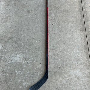 New Senior CCM Right Handed Mid Pattern Pro Stock 85 Flex JetSpeed FT4 Pro Hockey Stick