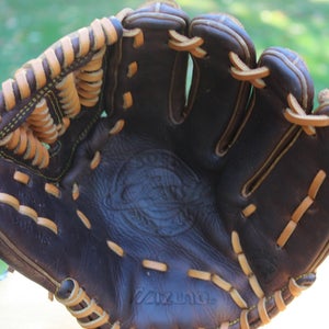 Used Pitcher's Right Hand Throw Mizuno Classic Pro Soft Baseball Glove 11.5"
