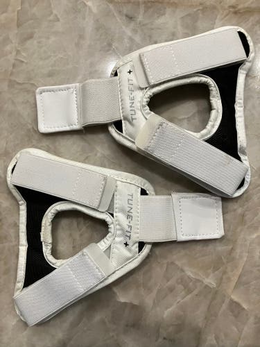 New Bauer Supreme Tune Fit + Straps Intermediate