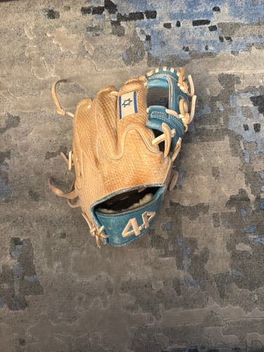 44’ Infield 11.75" Signature Series Baseball Glove