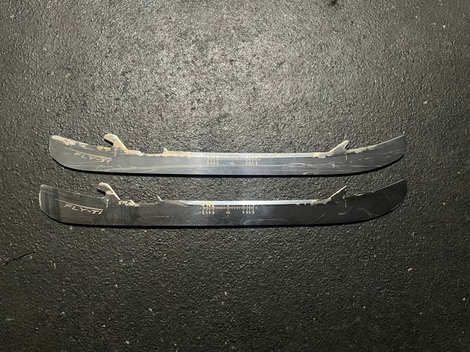 Tuuk LS fly Ti skate blades / runners sz 272