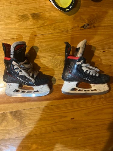Used Junior Bauer Regular Width  Size 1.5 Vapor 3X Pro Hockey Skates