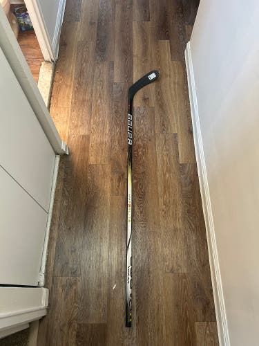 New Senior Bauer Right Handed P28 77 Flex Vapor Hyperlite 2 Hockey Stick