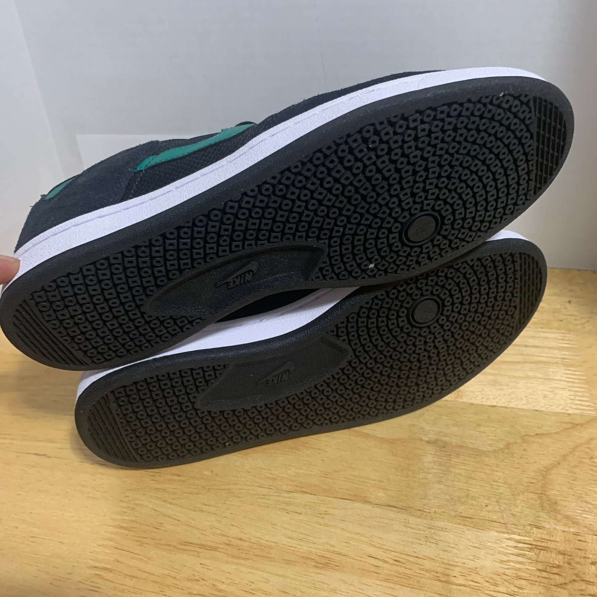 NIKE SB ALLEYOOP BLACK-MYSTIC GREEN-BLACK-WHITE SZ 8.5  display picture 2