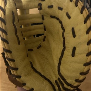 Youth Used 2023 Akadema Right Hand Throw First Base AHC94-12 Baseball Glove 11.5"