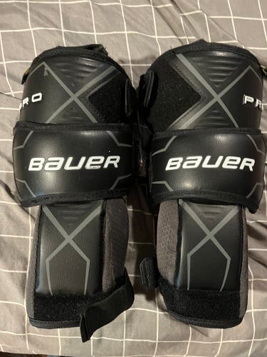 Bauer pro goalie knee pads