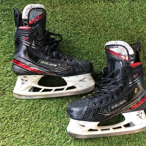 Used Bauer Vapor 2X Hockey Skates Regular Width Size 3.0 - Junior
