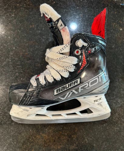 Used Intermediate Bauer Vapor X3.7 Hockey Skates Regular Width Size 4