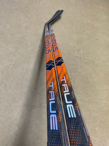 New Senior True Right Handed TC2.5 Hzrdus 9X Hockey Stick - 2 Pack