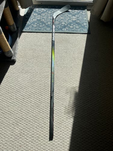Senior Bauer Right Handed P92 Vapor Hyperlite 2 Hockey Stick