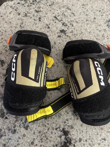 Used Medium CCM Tacks AS-V Pro Elbow Pads