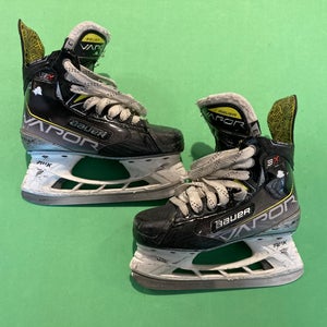 Used Junior Bauer Vapor 3X Hockey Skates Size 3
