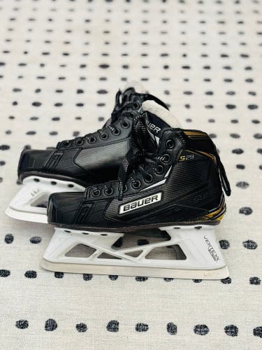 Junior Bauer Supreme S29 Hockey Goalie Skates Regular Width Size 1.5