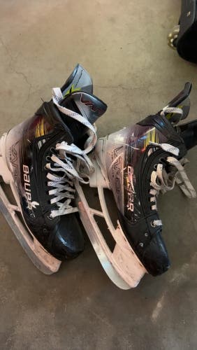 Used Senior Bauer Regular Width  7.5 Vapor Hyperlite 2 Hockey Skates