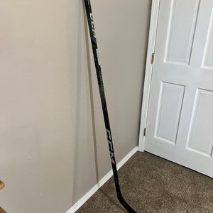 New Intermediate CCM Right Handed P28 RibCor Trigger 9 Pro Hockey Stick