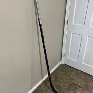 New Intermediate Bauer Right Handed P92 Nexus Tracer Hockey Stick