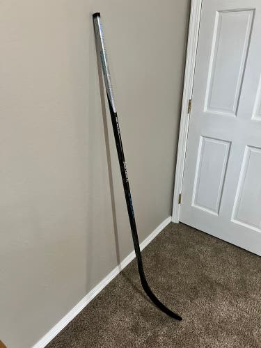 New Intermediate Bauer Right Handed P92 Nexus Tracer Hockey Stick