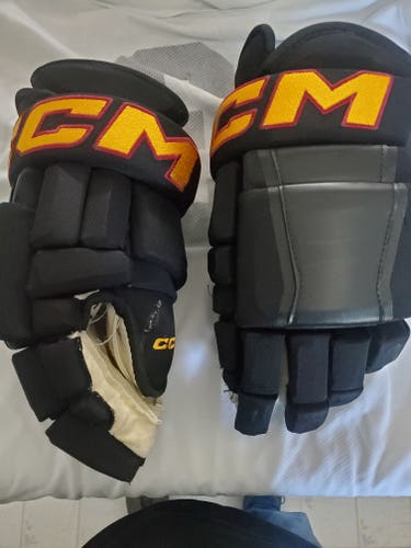 Used CCM HG97 Gloves 14"