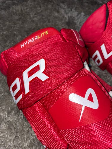 NWOT 13” Bauer Hyperlite Gloves Size Red/White