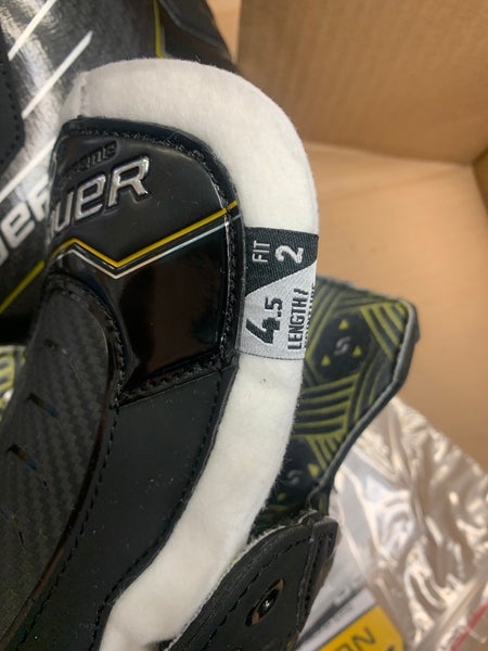 New Intermediate Bauer Supreme M40 Hockey Skates