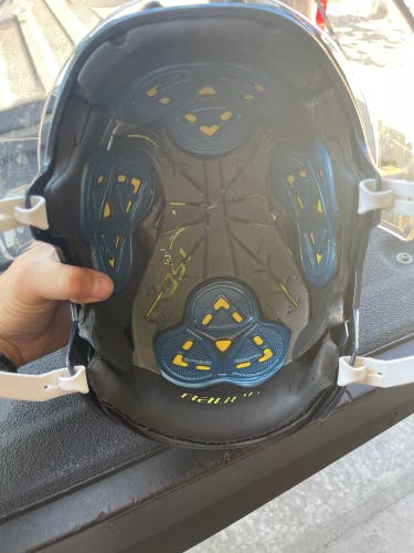 Used Medium Bauer Re-Akt 150 Helmet