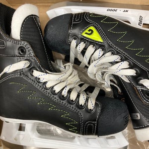 New Junior Graf 735 supra Hockey Skates Regular Width Size 3.5
