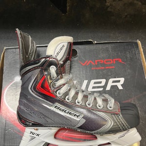 New Junior Bauer Vapor X100 Hockey Skates Regular Width Size 3