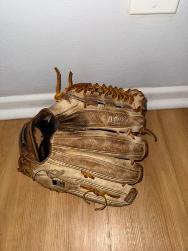 Wilson A2K D33 11.75 Inch Baseball Glove