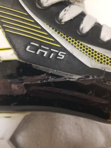 Used Senior True Catalyst 5 Hockey Skates Regular Width 8