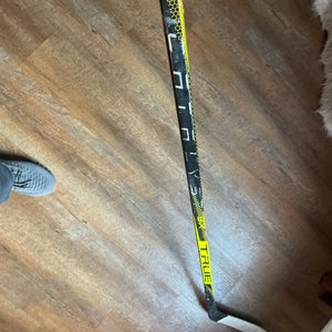 Used Intermediate True Left Hand T28 Catalyst 9X Hockey Stick