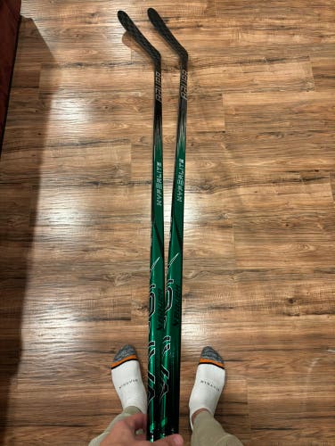 2 Pack New Custom Green Senior Bauer Left Hand P28 77 Flex Vapor Hyperlite 2 Hockey Stick