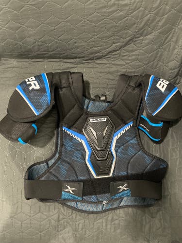 Used Bauer X Shoulder Pads, Sr. Medium